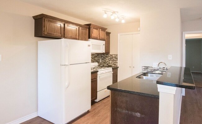 Building Photo - AUGUST PRE-LEASE!  4 Bedroom/3.5 Bathroom ...