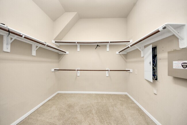 Building Photo - 12131 Cove Ridge Ln