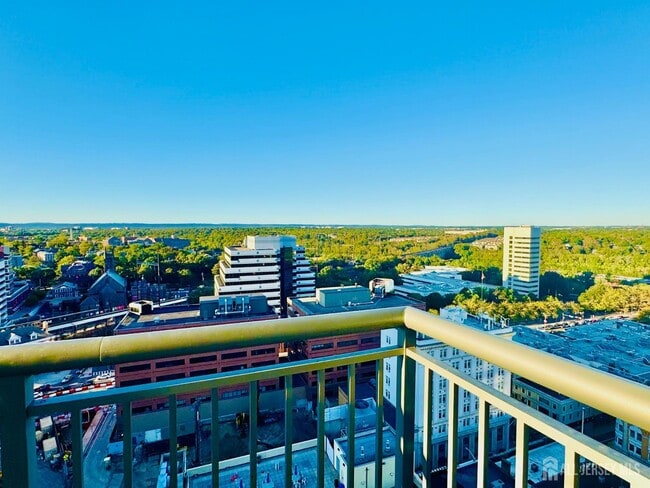 Building Photo - 1 Spring St