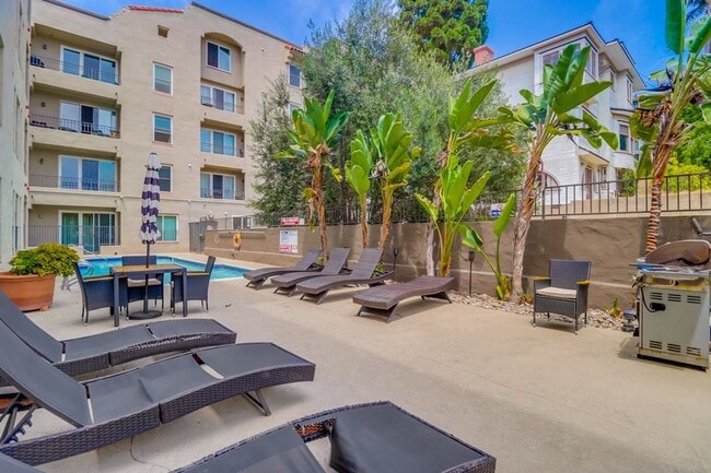 Building Photo - Amazing 2 Bedroom in Bankers Hill