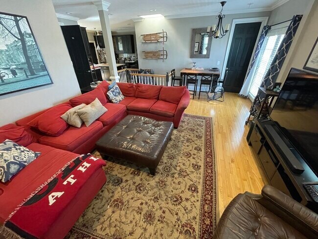 Building Photo - 117 Boston St