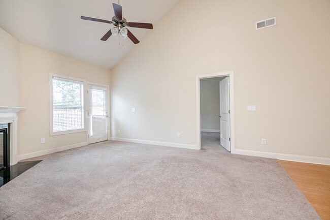 Building Photo - 948 Erika Ln