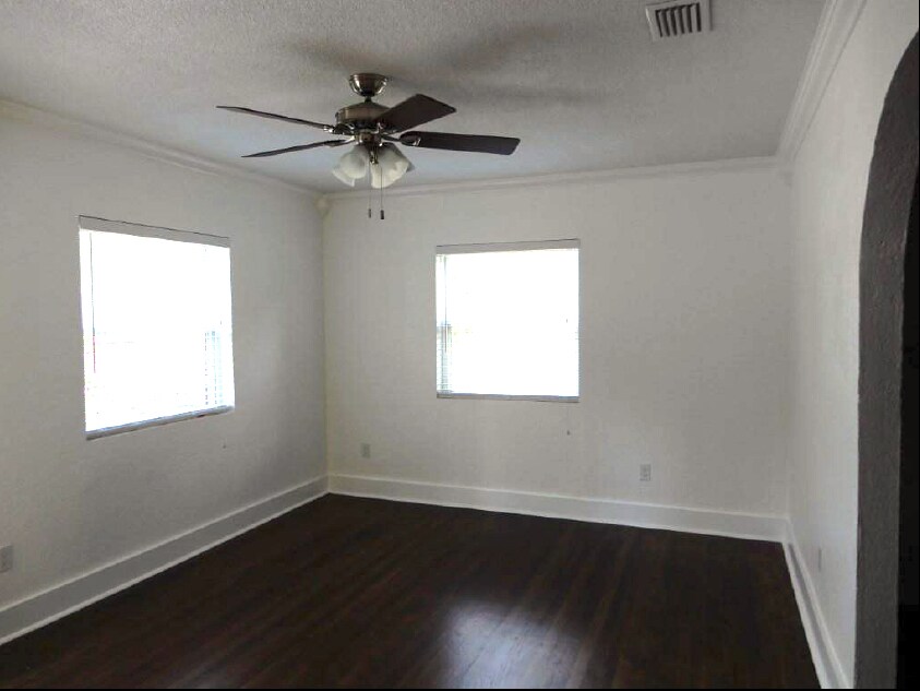 DR/LR - 1533 Yancey Street