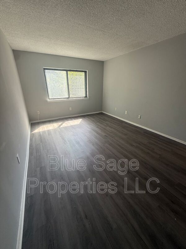 Building Photo - 722A Putnam Blvd