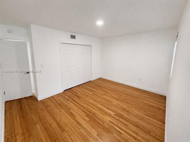 Building Photo - 1561 West Ave