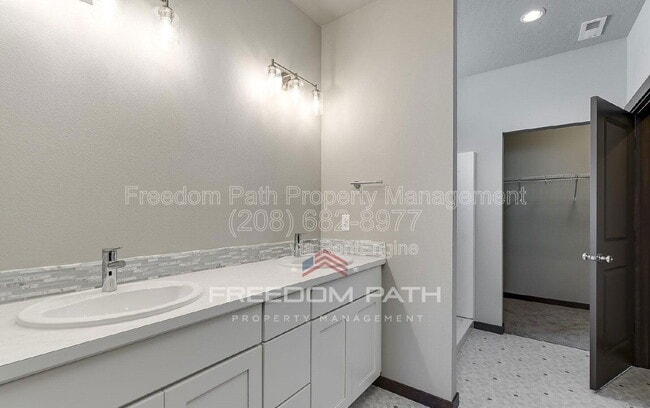 Building Photo - 176 Inkwood St