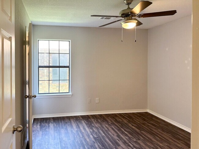 Building Photo - 55001 Windmill Ln