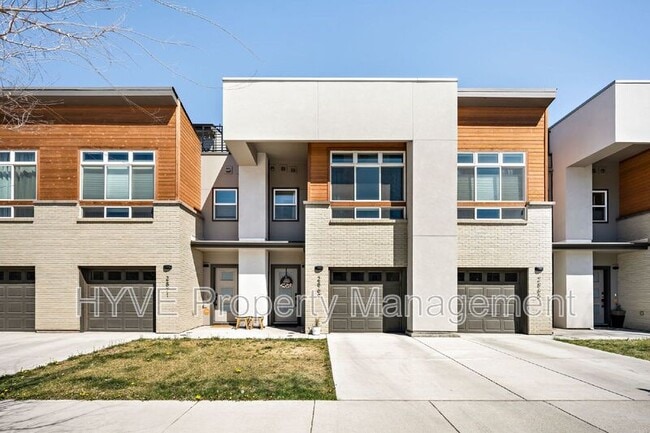 Primary Photo - 2869 W Parkside Pl