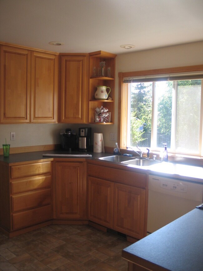 Building Photo - 3 Bedroom Home in Poulsbo