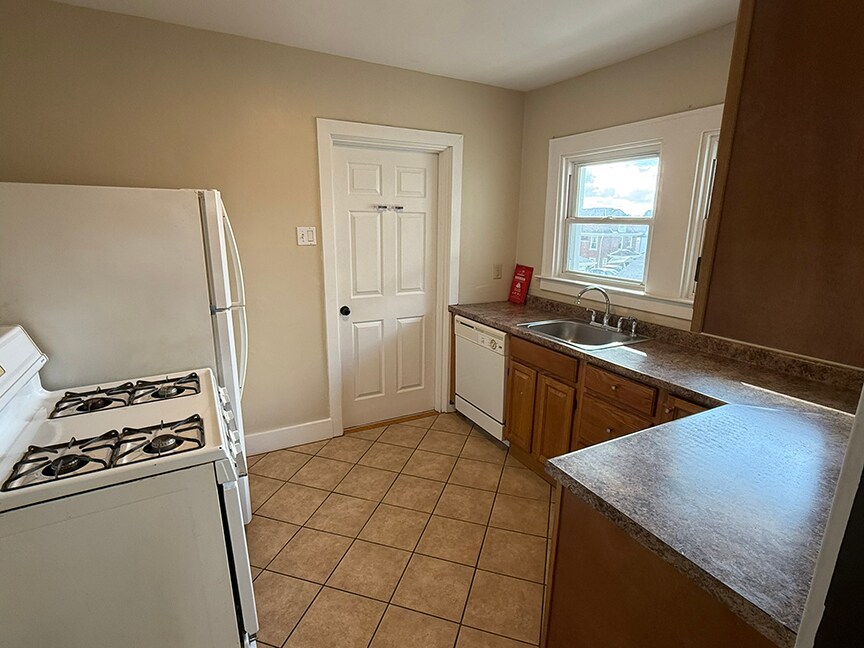 Building Photo - 800 Bayridge Ave