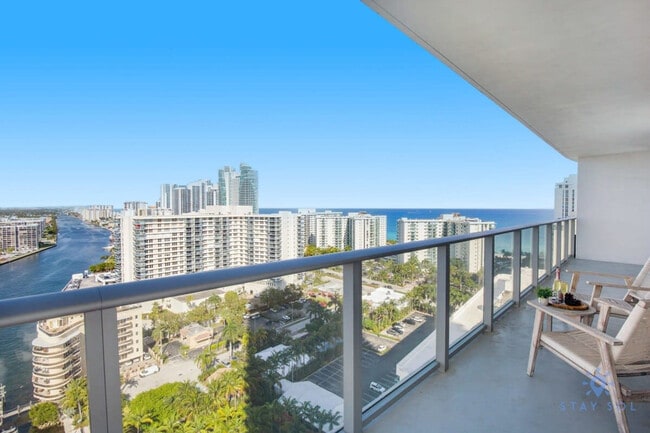 Building Photo - 4010 S Ocean Dr