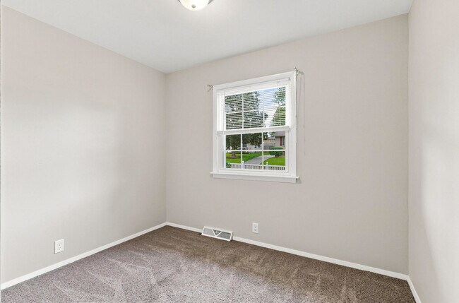 Building Photo - 2803 N Pine St
