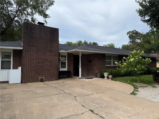 Building Photo - 1816 Ross Ave
