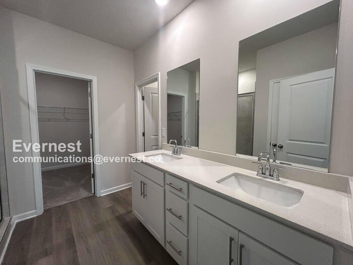 Building Photo - 3954 Brushy St