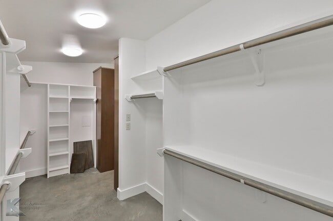 Building Photo - 3/2/2 duplex!  NEWLY UPDATED!