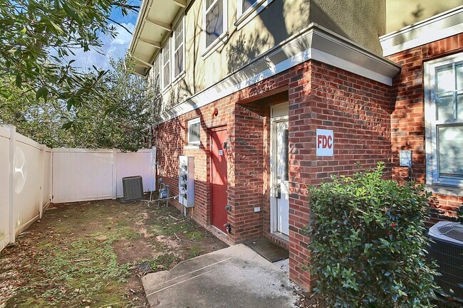 Building Photo - 526 N Davidson St