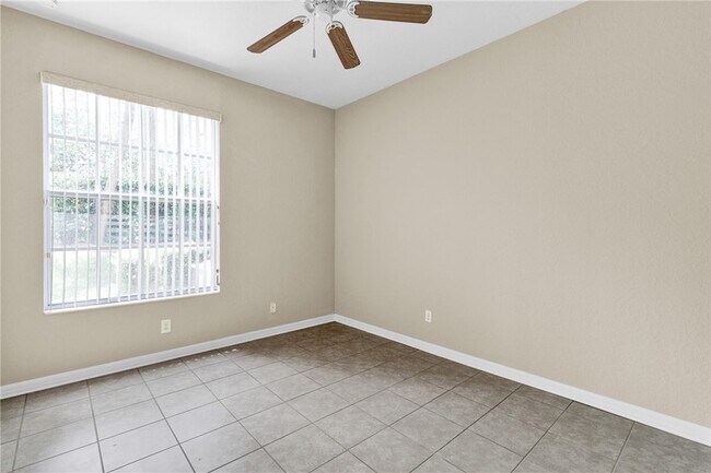 Building Photo - 9943 E Villa Cir