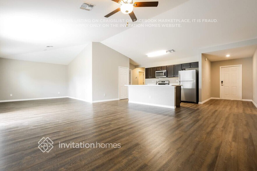 Building Photo - 519 Fort Pierce St SW