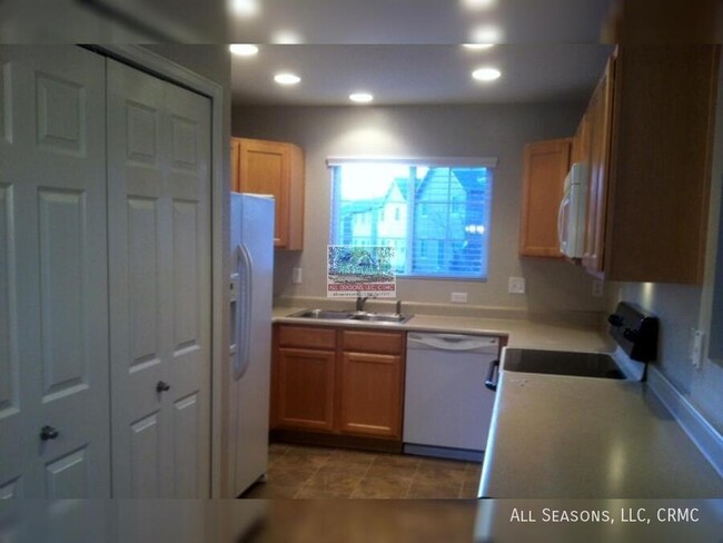 Building Photo - 2211 Sierra Park Dr