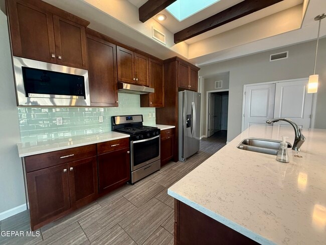 Building Photo - 1252 Desert Mirage Pl