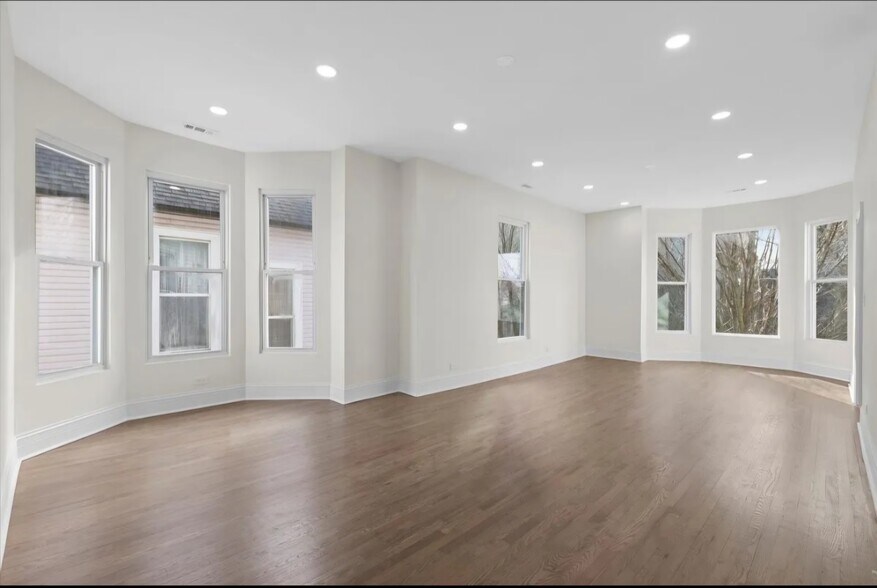 Building Photo - 5849 S Princeton Ave