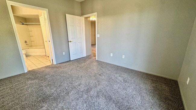 Building Photo - Modern 2 Bed Condo in Prime Southwest Vegas