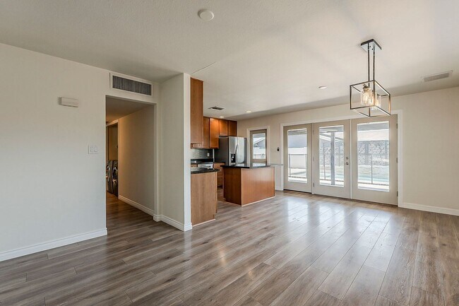 Building Photo - Three bedrooms and POOL in South Scottsdale!