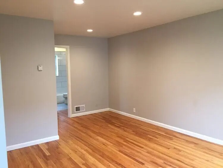 Building Photo - Washington Street