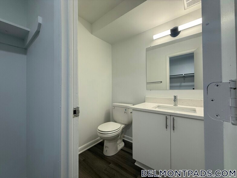 Building Photo - 55 Hill Rd