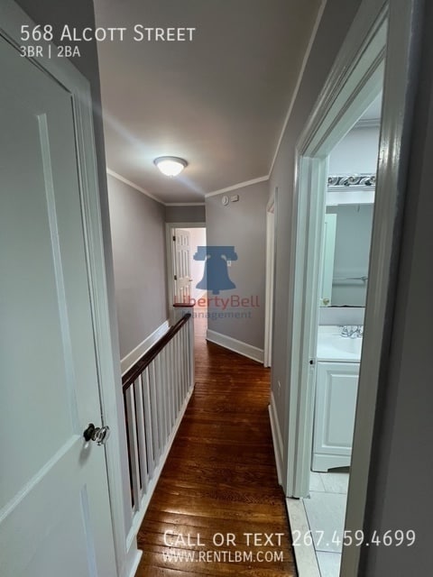 Building Photo - 568 Alcott St