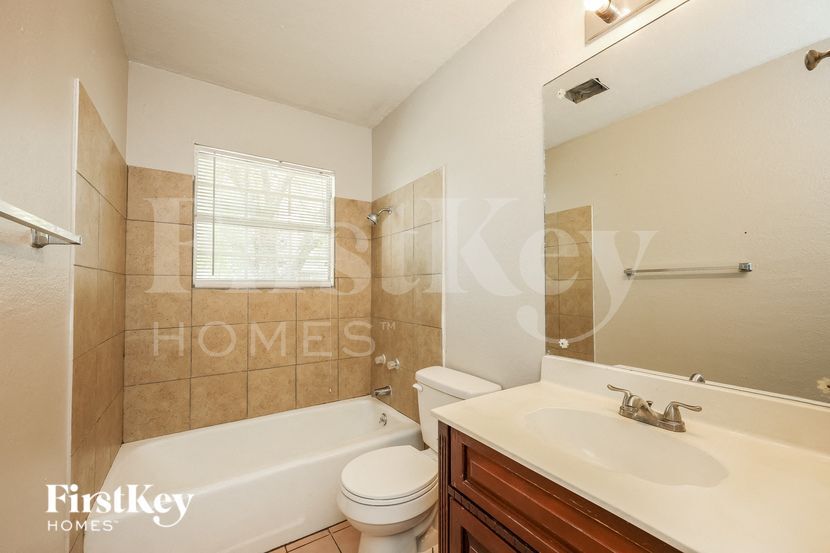 Building Photo - 523 Pinehurst Blvd