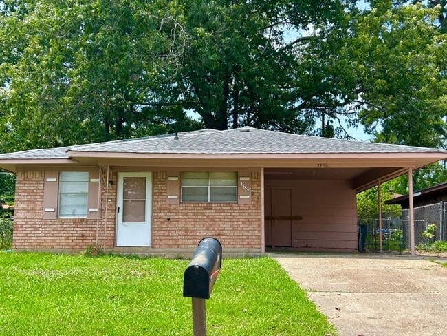 Primary Photo - 1722 Peach St