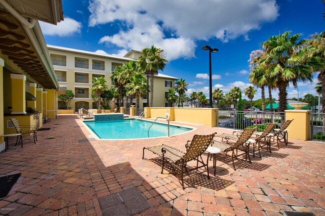 Building Photo - 525 3rd St N