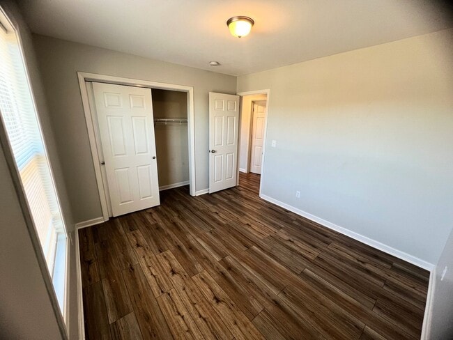 Building Photo - Newly Renovated Fenced Home Close to FLW!