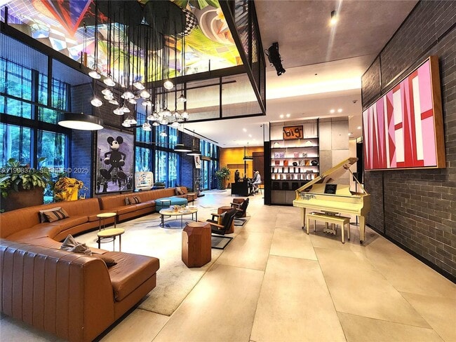 Building Photo - 121 NE 34th St