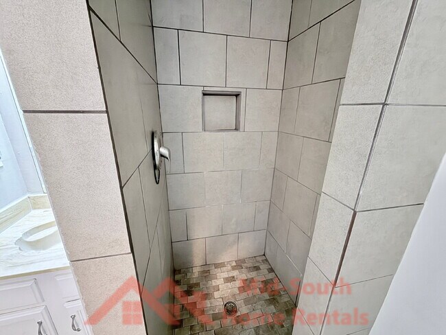 Building Photo - 3998 Victor Dr
