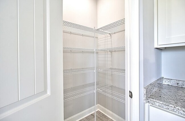 Building Photo - 566 Burke Dr