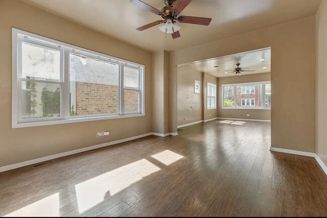 Building Photo - 722 E 91st Pl
