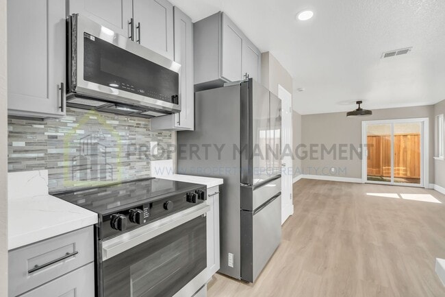 Building Photo - Completely Renovated 4-Bedroom Home with M...