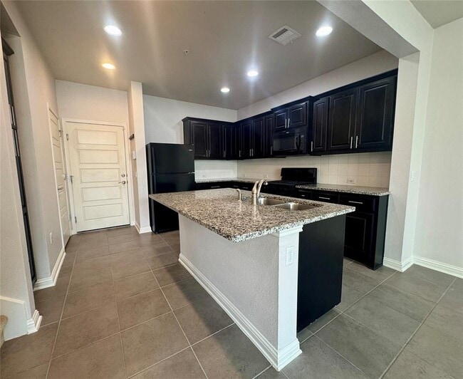 Building Photo - 6814 E Riverside Dr