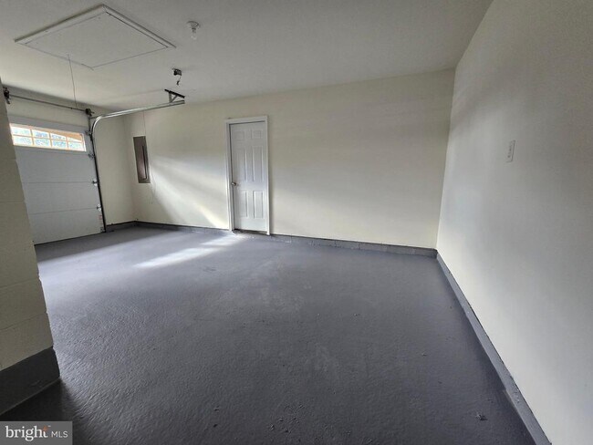 Building Photo - 68 Liberto Ln