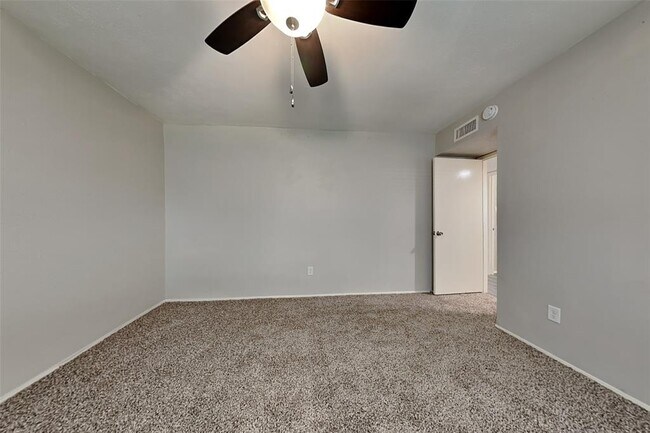 Building Photo - 18311 Navajo Trail Dr