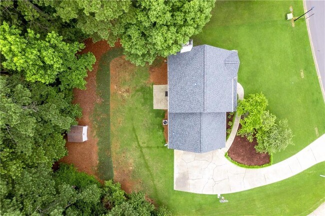 Building Photo - 2232 Woodbriar Dr