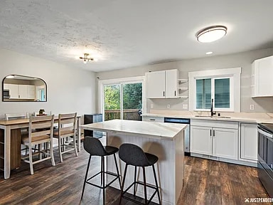 Building Photo - 8120 Medellin Cir