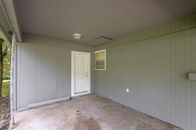 Building Photo - 119 Poinsetta Dr