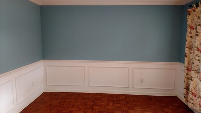 Building Photo - Beautiful 4/2.5 home in quiet neighborhood