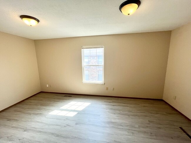 Building Photo - Updated 2 bedroom 1.5 bath home in a great...