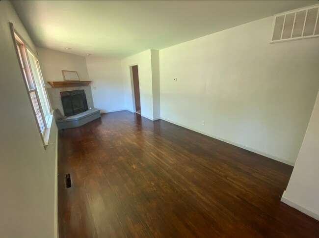 Building Photo - 210 Edgemoor St