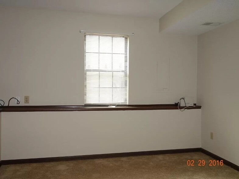 Building Photo - 16109 W 141st Terrace