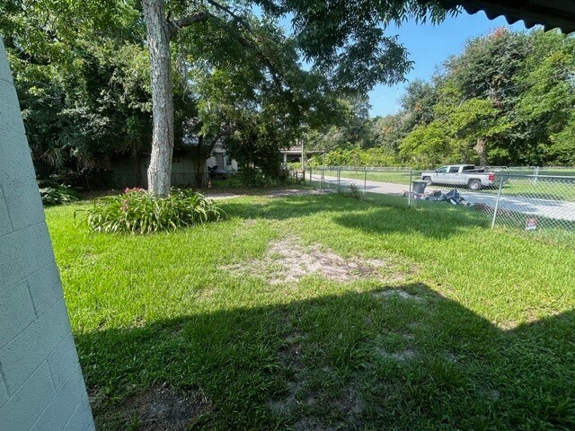 Building Photo - 1602 Wambolt St
